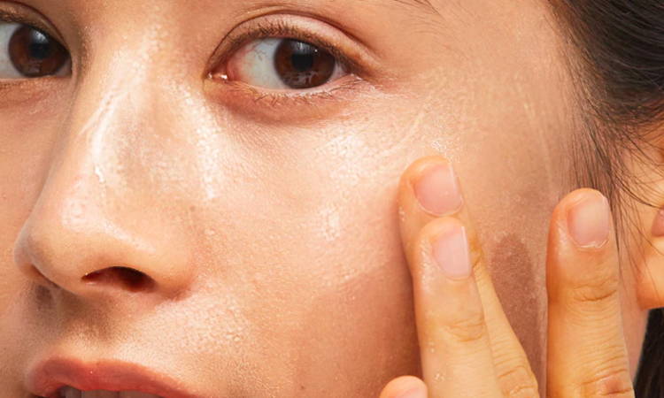 How to Remove Dead Skin for a Brighter, Smoother Complexion